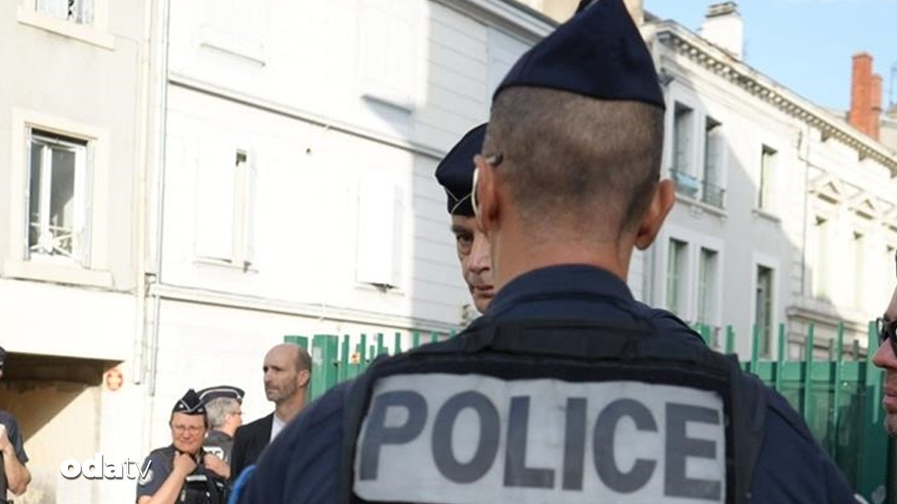 fransada bir genci tokatlayan polise sorusturma acildi J7lLJVwu