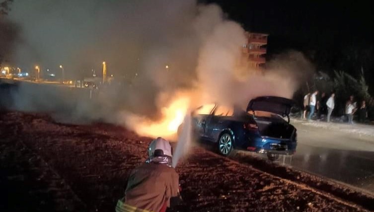 hatayda kaza yapan aracta yangin mgv9Ekub