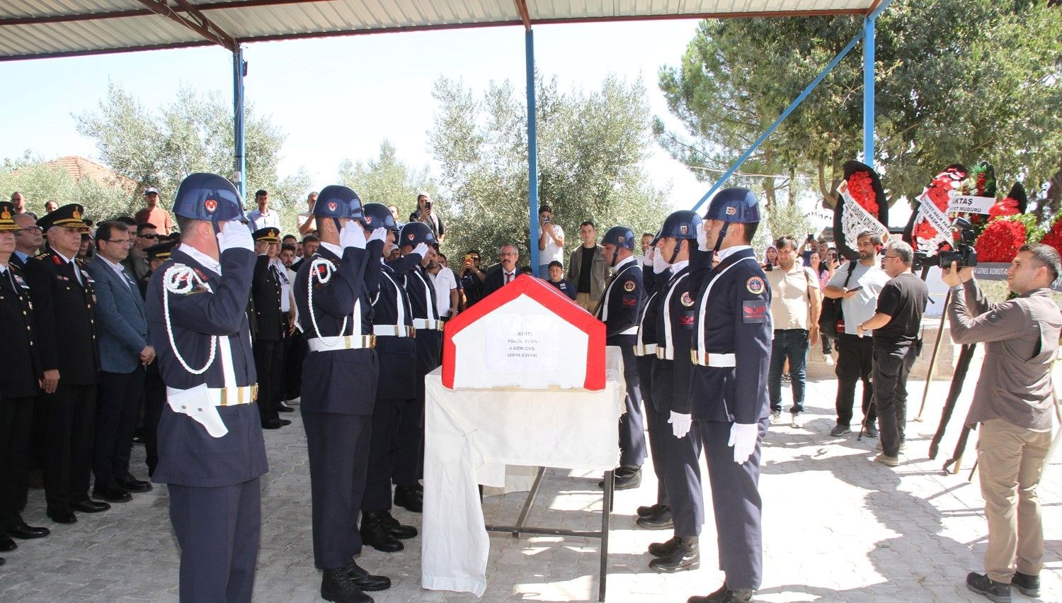 manisa sehidini gozyaslariyla ugurladi qAzCOC8w