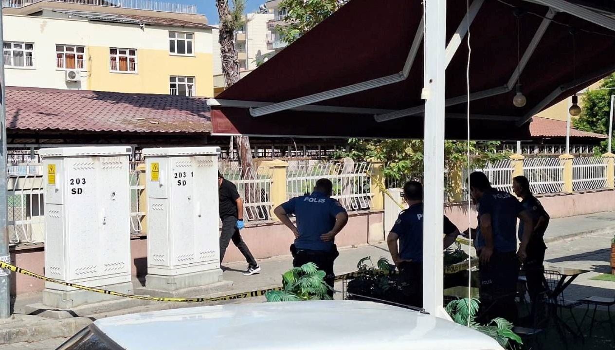 sokak ortasinda silahli saldiri agir yaralandi erP83XLb