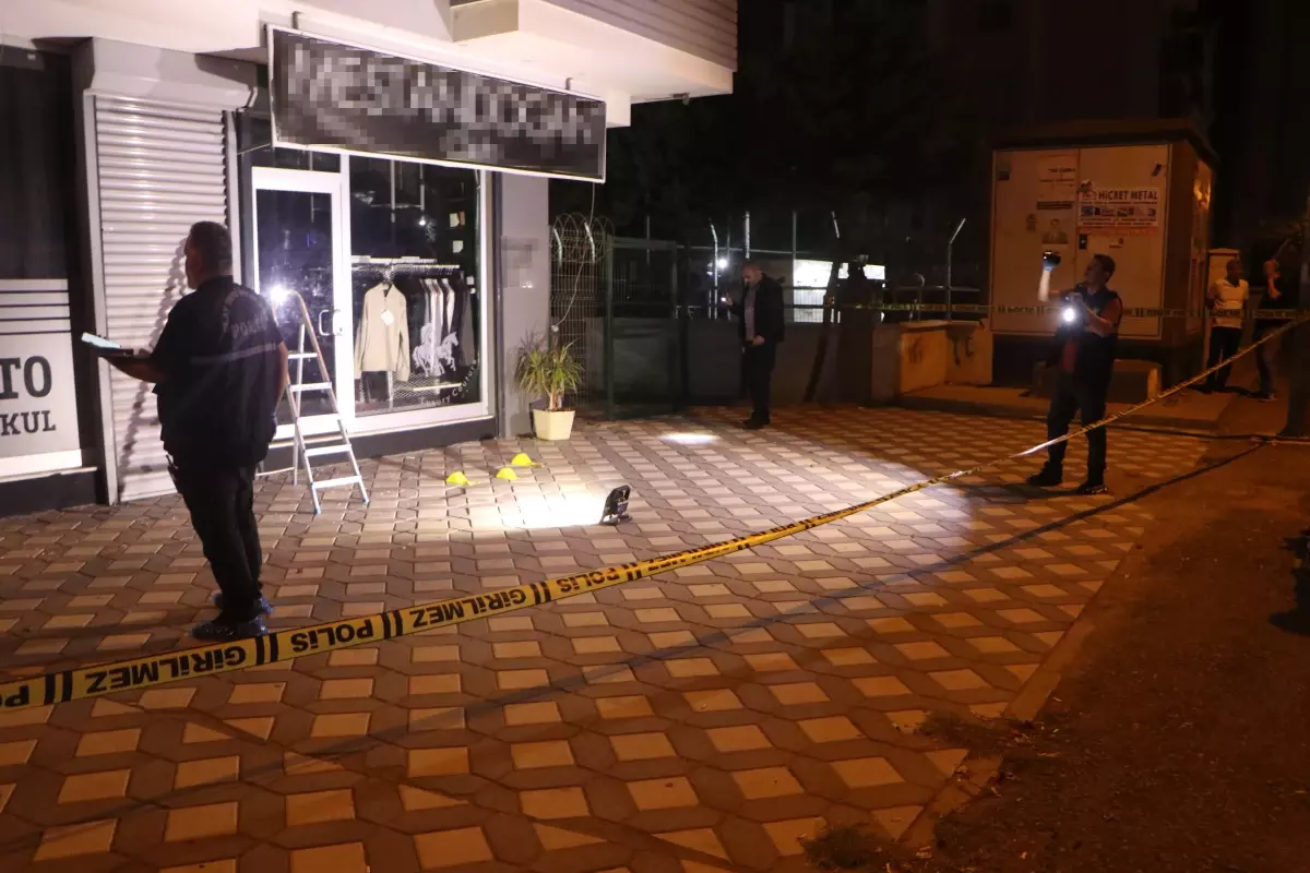 adanada giyim magazasina eyp atildi CpYxUBHb.jpg