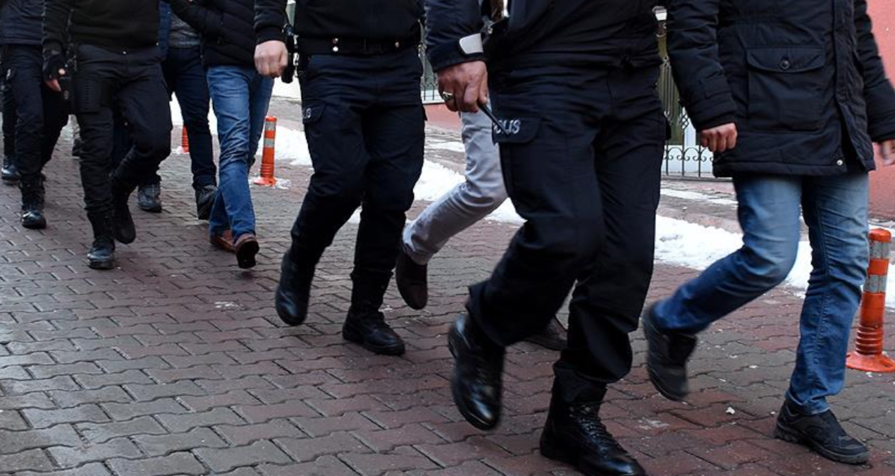 izmir merkezli feto operasyonunda 35 supheli yakalandi AcHQJyqb