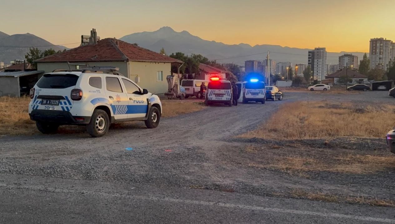 kar maskeli saldirganlar baba ve oglunu vurdu C3BgFHTD