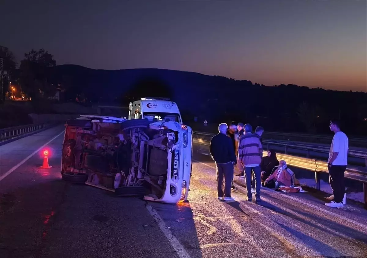 samsunda oto minibus carpismasi 9 yarali YzThMRCS