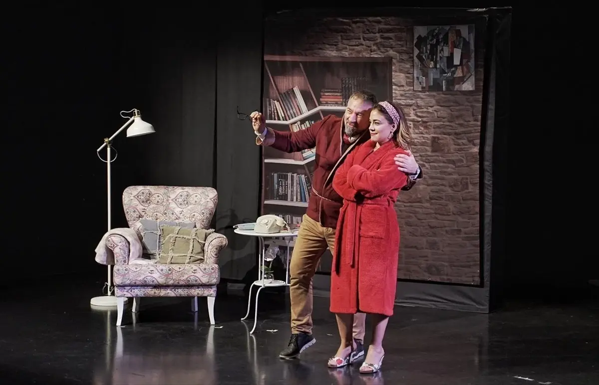 tiyatro frankfurt 2025 2026 sezonunu askimizin son duragi ile acti pBvpdl9x