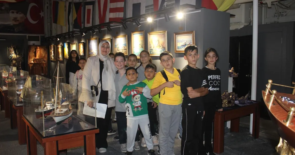 izmirli ogrenciler dil becerilerini gezerek pekistiriyor uYe6WTyO.webp