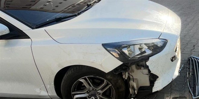 sivasta basibos kopekler otomobile 108 bin liralik zarar verdi UGd1HWKi.jpg