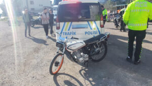 aksarayda-ehliyetsiz-motosiklet-surucusune-kacis-pahaliya-patladi-329-bin-tl-ceza-9Ux9vzC1