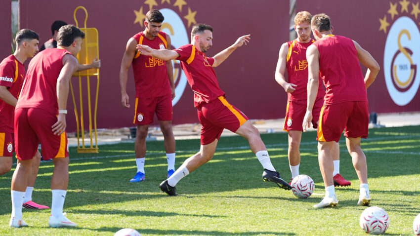 Galatasaray yolculuk oncesi cift calisti nXlSXBIB