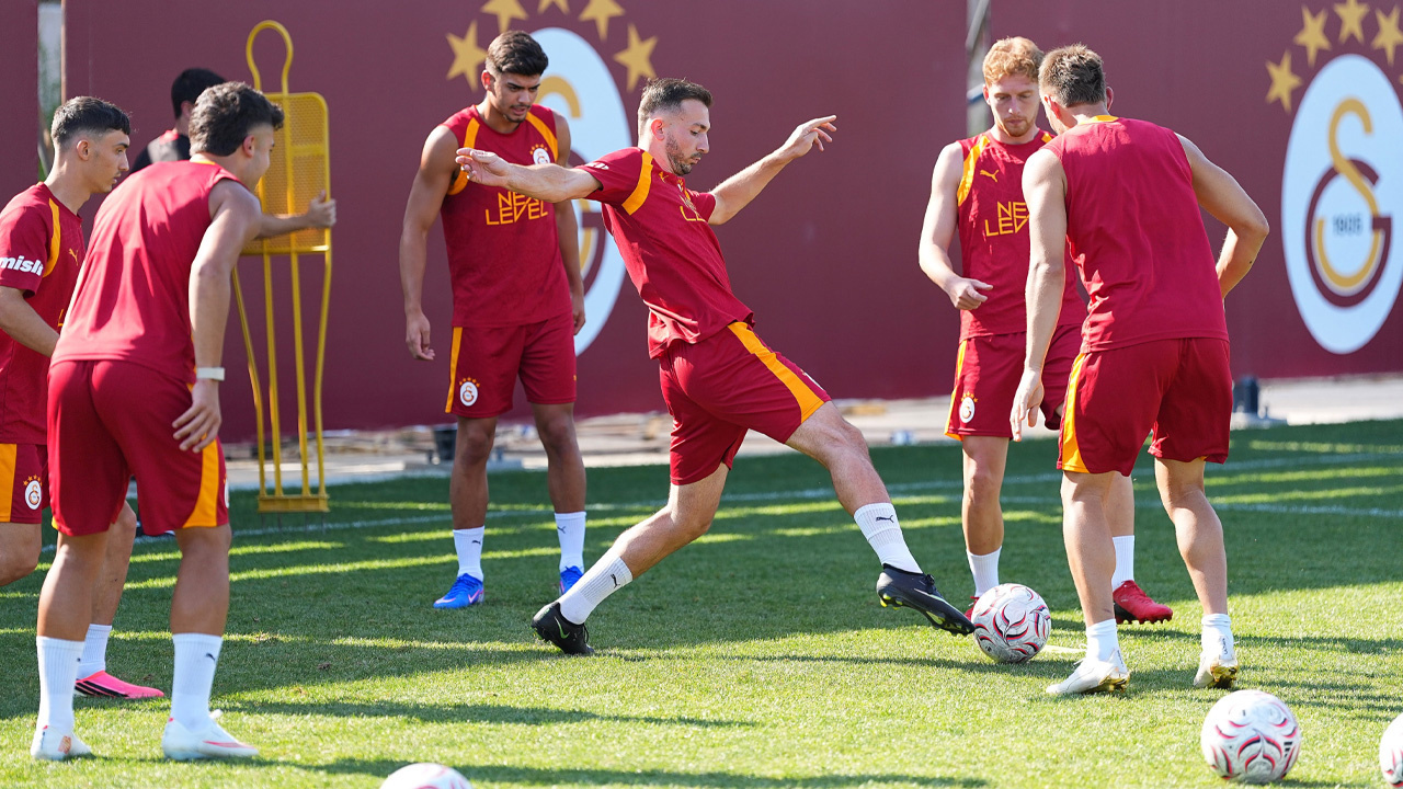 Galatasaray yolculuk oncesi cift calisti nXlSXBIB