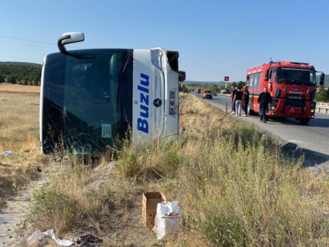 Son dakika eskisehir kutahya yolunda yolcu otobusu devrildi yaralilar var 5pEZBzim